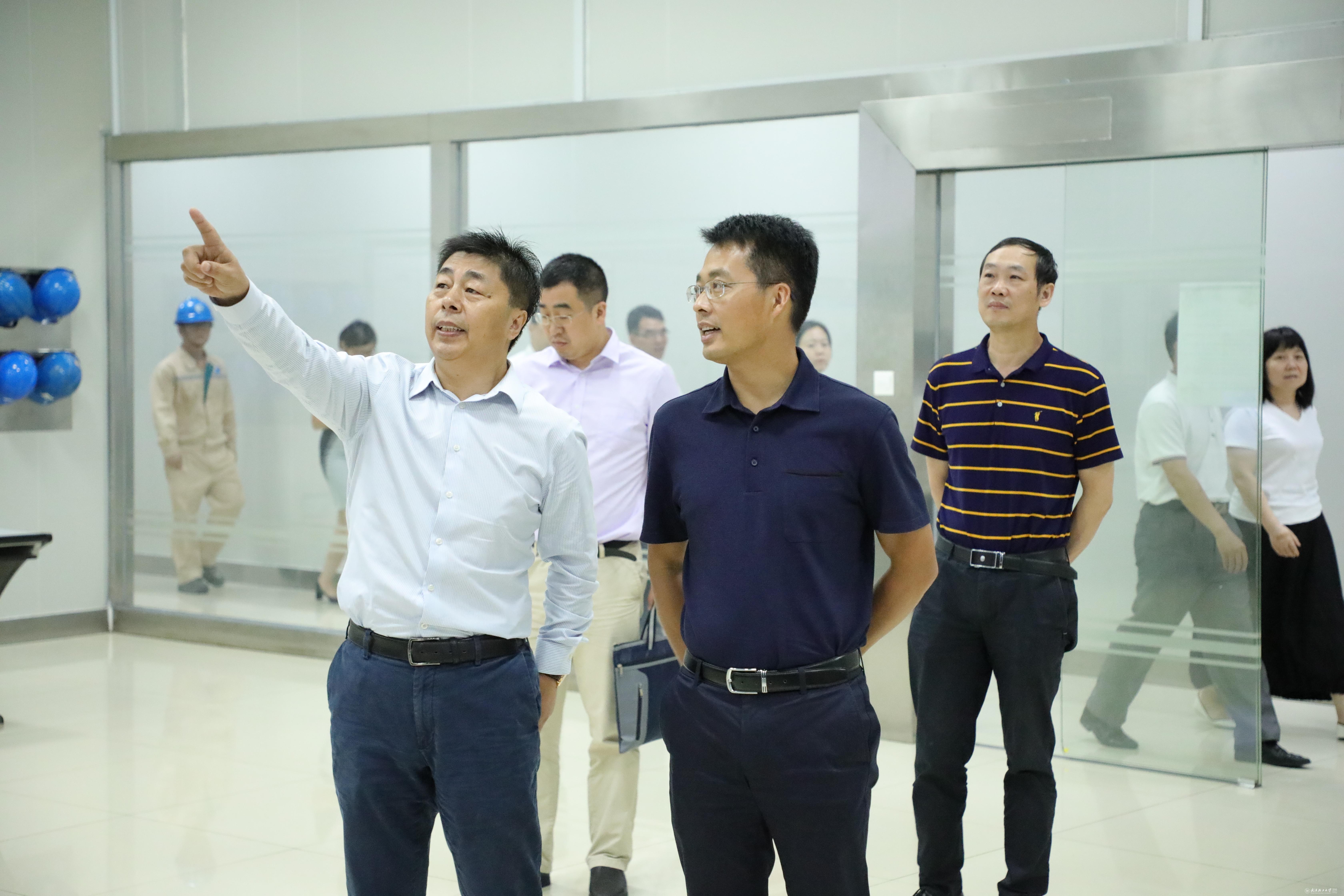 校长王志勇走访看望广东校友